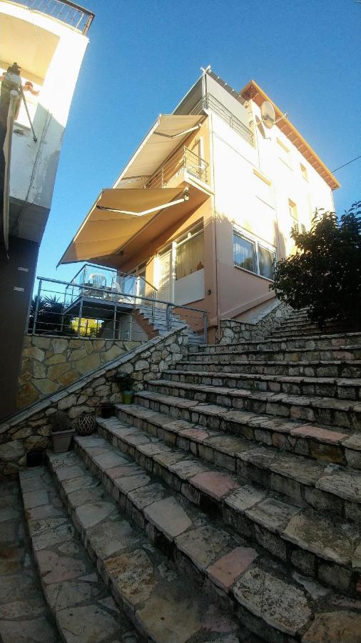 Family Apartment Derveni Exterior photo